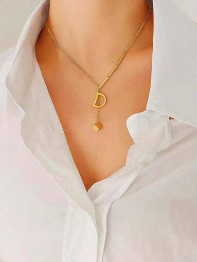 1入歐美INS風格時尚簡約流蘇吊墜26個字母立方體金項鍊，採用18K電鍍不褪色不變色不過敏的不鏽鋼製成，適合夏季日常和節日穿著