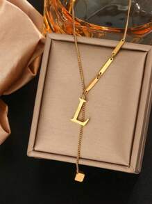 Collar dorado con colgante de borla minimalista de moda con letra de cubo de 26 piezas con estilo europeo y americano INS para mujer, hecho de acero inoxidable con baño de 18K, antidesvanecimiento, adecuado para uso diario y de festival en verano