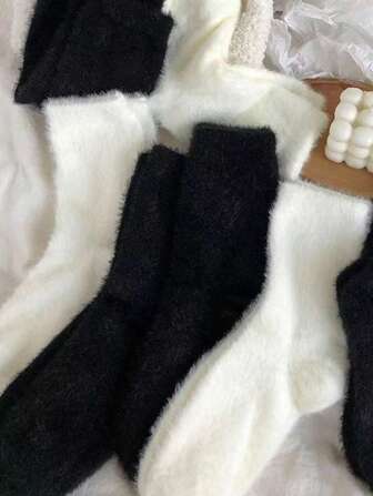 2 Pairs Women's Solid Color Fluffy Thermal Lined Mid-Calf Socks, Black And White, Warm For Autumn/Winter, Cozy