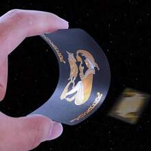 1 套（54 张牌）铝箔 PVC 塑料扑克牌防水黑色和金色铝箔扑克和纸牌游戏，易于洗牌灵活可清洗适用于泳池和海滩派对、派对情侣游戏卡、家庭派对娱乐游戏卡、感恩节礼物、家庭聚会娱乐游戏棋盘游戏卡、朋友聚会派对、假日旅行娱乐游戏卡、卡塔斯、大富翁、假卡、金扑克牌、扑克>棋盘游戏纸牌游戏、打牌 - 金色 - 查看 5