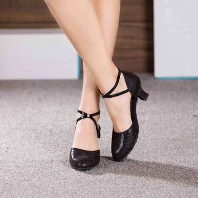1 Pair Women's Modern Dance Shoes With Black Shiny Sequins And Mid Heel