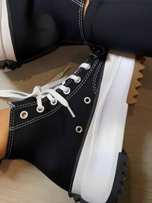 All Star Tratorada Platform Heel Sneakers On - 黑與白 - 查看 3