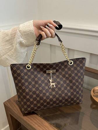 Mode Kontrastierende geometrische Muster Kette Schultertasche, geeignet für Shopping, Geldbörsen, einkaufen, junge Frauen, College-Studenten, Newcomer, Büroangestellte. Sie sind sehr gut geeignet für Büros, Universitäten, Arbeit, Geschäftsreisen, Pendeln, Outdoor, Reisen und Ausflüge