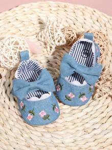 1pair Girls' Cute Mary Jane Flat Shoes, With Bowknot Fabric And Hook-And-Loop Design, Asymmetric Flower Embroidery, Slip-Resistant And Comfortable, Suitable For Spring And Autumn