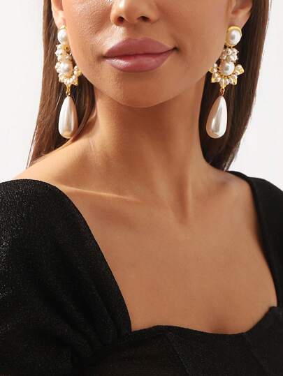 1pair Luxurious Palace Style Earrings For Women, Fashionable Work Commute Design With Faux Pearl Metal Studs