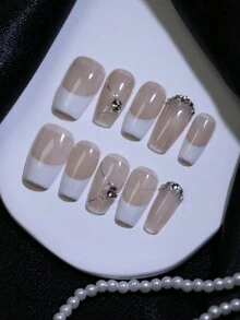 VEGE SISTER 100% Uñas postizas hechas a mano de color nude con puntas francesas blancas y decoración de encantos de uñas de diamantes de imitación brillantes. Juego de 10 uñas cortas de estilo ataúd, reutilizables y con pegatina adhesiva para diseño de arte de uñas para uso diario y días festivos. - Albaricoque - Ver 5