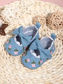 1pair Girls' Cute Mary Jane Flat Shoes, With Bowknot Fabric And Hook-And-Loop Design, Asymmetric Flower Embroidery, Slip-Resistant And Comfortable, Suitable For Spring And Autumn