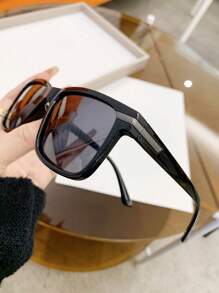 Men's Fashion Polarized Sunglasses - Black - View 4