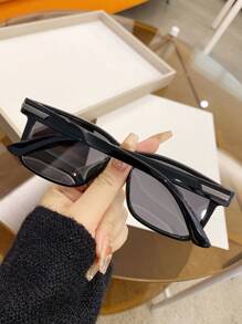 Men's Fashion Polarized Sunglasses - Black - View 2