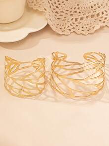 1 Set Of 2pcs Vintage Geometric Hollow Open Cuff Bracelet & Armlet, European And American Style Exaggerated Design - Yellow Gold - View 3