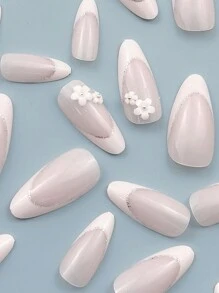 用按压式指甲提升你的造型，24片中号杏仁形指甲，3D白色花朵图案，包含1片粘合片和1个迷你指甲锉，亮白色法式全覆盖假指甲套装，适合女性和时尚女孩约会派对的美甲。这款永远不会过时。美甲用品 指甲 - 白色 - 查看 3