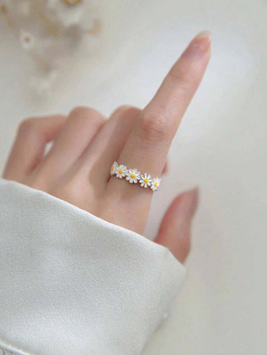 1pc Daisy Ring Mori Style White Flower Resin Coated Finger Ring With Box Packaging, Suitable For Gifting On Friend Gatherings Or Daily Wear - Multicolor - View 1