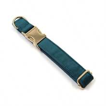 Fluwelen metalen legering sluiting voor hondenhalsband, verstelbare maat, geschikt voor grote/middelgrote/kleine honden, zacht en comfortabel fluweel, zinklegering sluiting, verguld, steviger dan plastic sluiting, eenvoudig vast te maken en snel los te maken (kleur kan enigszins variëren vanwege verschillen in de stofbatch)