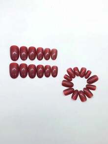 24 uñas postizas en color rojo cereza ovaladas y cortas, un pegamento para uñas, un set de arte de uñas y un esmalte de uñas - Multicolor - Ver 2