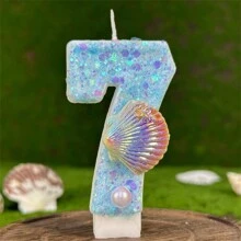Bougie d'anniversaire créative avec perles fausses en coquille, motif océan bleu. Décoration de gâteau étincelante pour créer une atmosphère festive significative pour anniversaire, Noël