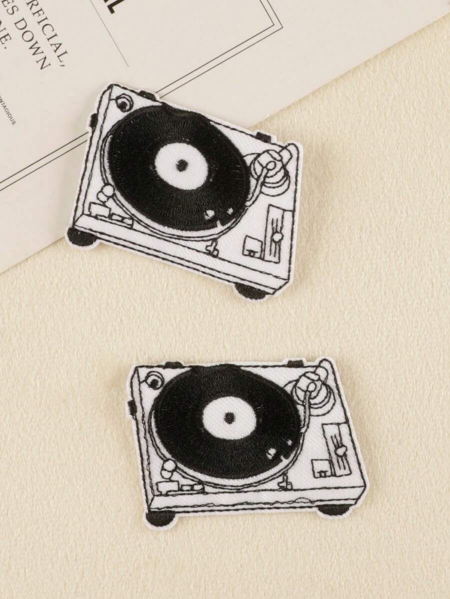 1 Bộ 2 miếng vải thiết kế máy ghi âm cổ điển đen trắng, miếng vá vải, phong cách hoạt hình đáng yêu, miếng dán may bằng sắt tự làm, thích hợp cho quần áo, túi xách, mũ, v.v. - Đen và trắng - Xem 1