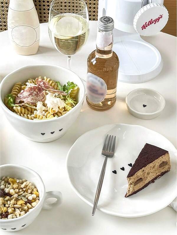 1 Conjunto de Utensílios de Mesa em Formato de Coração Branco, Conjunto de Tigela, Prato, Colher, Copo e Pauzinhos Cerâmicos de Alta Qualidade e Design Simples Estilo Ins, Conjunto de Utensílios de Cozinha Criativo e de Alta Qualidade, Material Escolar