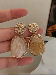 1 Pair Women's Vintage Elegant Gold-Tone Earrings, Fashion Luxury Style Versatile Earrings (Random Carved Pattern)