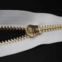 2 pezzi Cerniera metallica con nastro bianco e dente dorato, cerniera a Y con finitura dorata, estremità aperta, lunghezza disponibile: 70 cm/27,56 pollici, adatta per cucire fai-da-te, abbigliamento, tasche e tessuti per la casa - Nastro bianco+dente dorato - Visualizzare 5