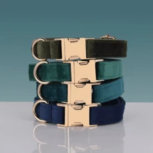 Fluwelen metalen legering sluiting voor hondenhalsband, verstelbare maat, geschikt voor grote/middelgrote/kleine honden, zacht en comfortabel fluweel, zinklegering sluiting, verguld, steviger dan plastic sluiting, eenvoudig vast te maken en snel los te maken (kleur kan enigszins variëren vanwege verschillen in de stofbatch)