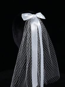 White Elegant Bridal Veil With Minimalist Bow Accent, Shoulder Length, Suitable For Wedding - White - View 3