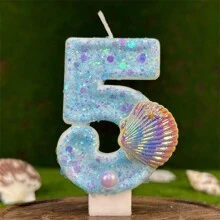Bougie d'anniversaire créative avec perles fausses en coquille, motif océan bleu. Décoration de gâteau étincelante pour créer une atmosphère festive significative pour anniversaire, Noël