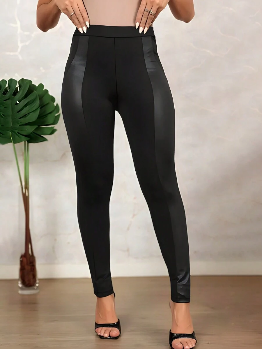 Calça Legging Montaria Preta Justa Empina Bumbum Cintura Alta Com Lycra Detalhe Cirrê Moda Feminina. - Preto - Visão 1