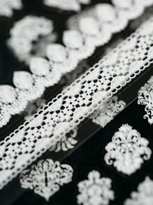 2片白色镂空蕾丝超薄巴洛克风格美甲贴纸，适合日常妆容、新娘妆、重要节日、个人或美甲师使用，美甲贴纸，适合个人DIY、美甲师和女孩使用。 - 白色 - 查看 2