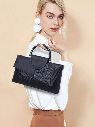 النمط مقطوع عشوائيا من القماش. حقيبة بطية تجمع بين حقيبة الكتف، والحقيبة اليدوية النسائية، وحقيبة الكتف، وحقيبة السهرة، والحقيبة اليدوية، والمحفظة، وحقيبة السهرة، مناسبة للعشاء، والحفلات والاسترخاء، والتسوقرمضان