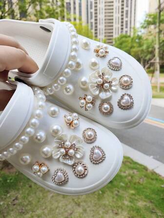 26pcs Shoe Accessories Set, Removable And DIY Pearl Necklace, Rhinestone Heart Shaped Flower Garden Shoe Decoration Buckle, White Camellia