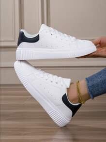 Scarpe sportive casual da donna a punta tonda bianche, traspiranti, con lacci, da indossare all\u2019aperto, con stile campus, leggere e versatili