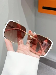 Viên trà đôi khung vàng