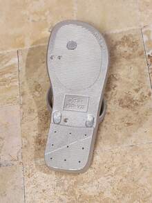 新款女拖鞋，室內/室外時尚潮流歐美風格防滑韓版沙灘涼鞋 - 銀色 - 查看 6