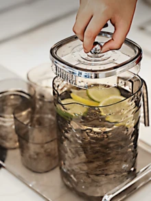 1入實用冷水壺連4杯，大容量塑料壺，適用於冷飲、茶、果汁，適用於客廳、餐廳、聚會派對 - 彩色 - 查看 5