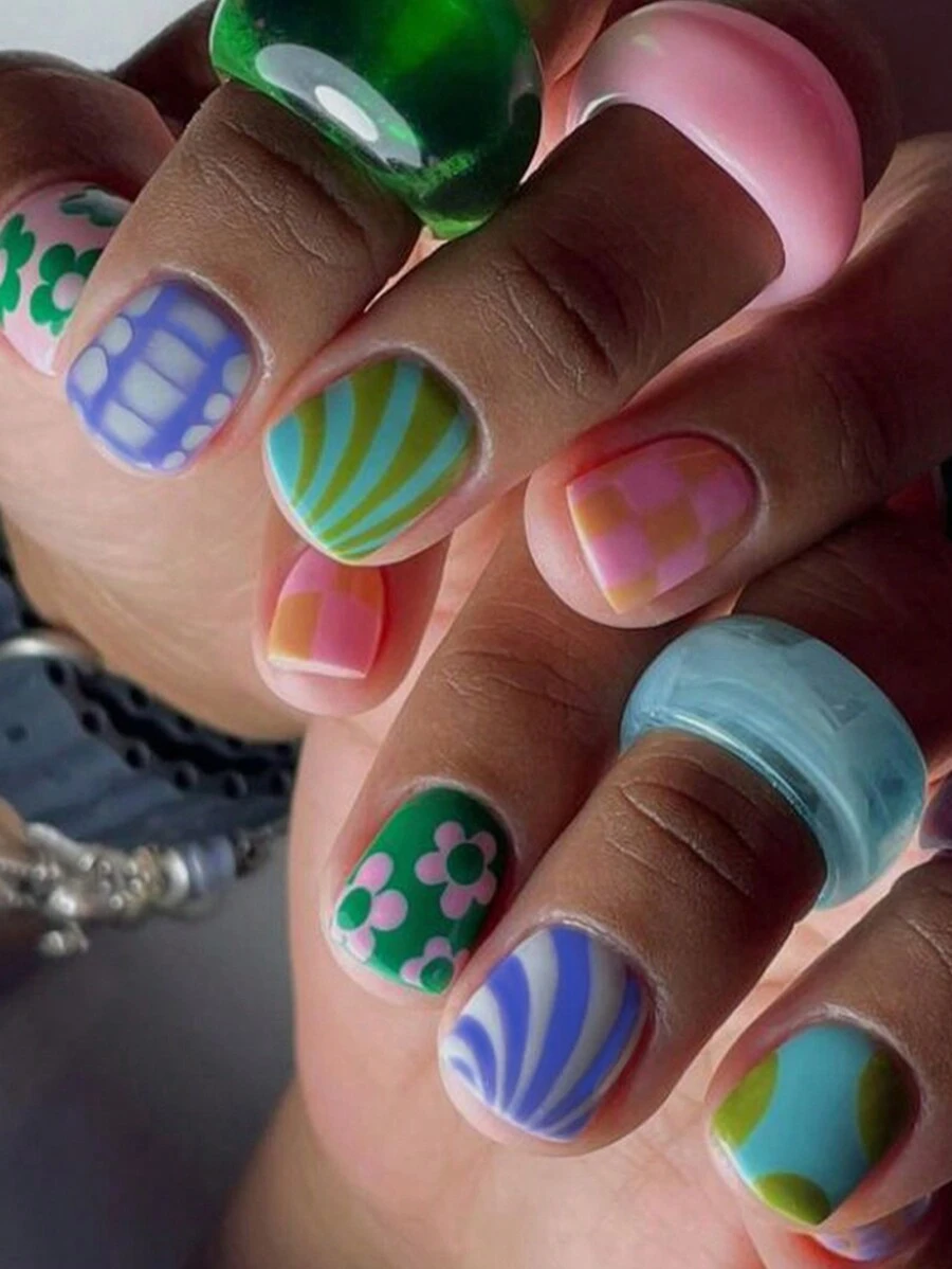 24片短方形指甲创意卡通花条纹假压指甲可拆卸全覆盖假指甲贴美甲用品美甲