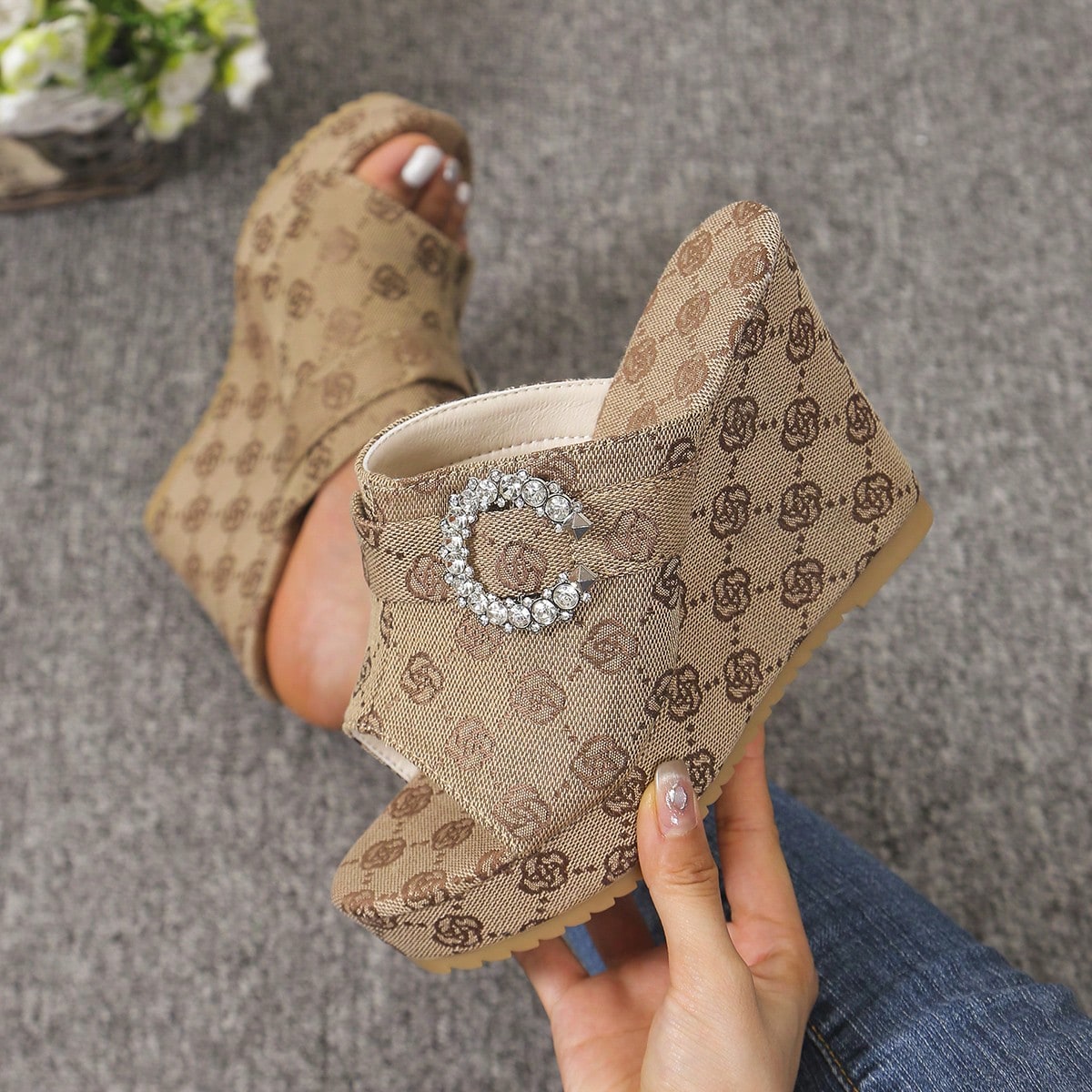 Sandalias de cuña de suela gruesa y tela de mezclilla para mujer, nuevos modelos de verano 2024 con diseño de aumento de altura