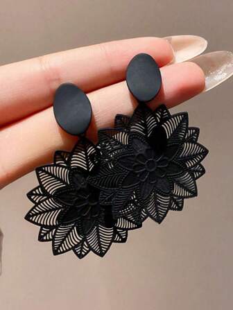 1 par de aretes florales de grabado por computadora ultra-delgados y a la moda, aretes negros de alta calidad, perfectos para uso diario de mujeres