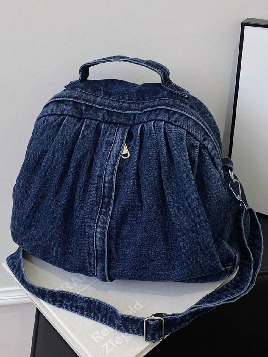 O geantă de umăr din denim, pliabilă și pliabilă, portabilă și elegantă, care poate fi purtată atât ca geantă de umăr, cât și ca geantă de umăr dublu.