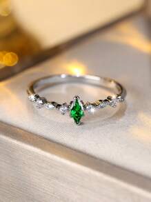 1 Stück modischer und exquisiter Ring mit saphirblauem Zirkonia in Pferdeaugenform, edles Geschenk für Mädchen, geeignet für Engagement, Hochzeit und Party Dekorationen