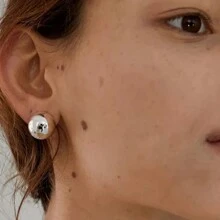 2pcs Women Gold Big Earrings, Sophisticated And Unique Design, Minimalist And Luxury Metal Silver Ear Studs, Fashionable And Elegant Suitable For Various Occasions.