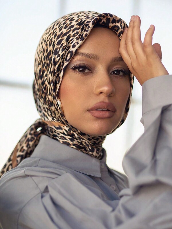1pc Beach Accessories Classic Leopard Print Satin 90x90cm Square Silk Scarf For Women, Can Be Used As Outdoor Headscarf, Summer Beach Top, Multipurpose Bandana