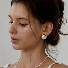 2pcs Women Gold Big Earrings, Sophisticated And Unique Design, Minimalist And Luxury Metal Silver Ear Studs, Fashionable And Elegant Suitable For Various Occasions.