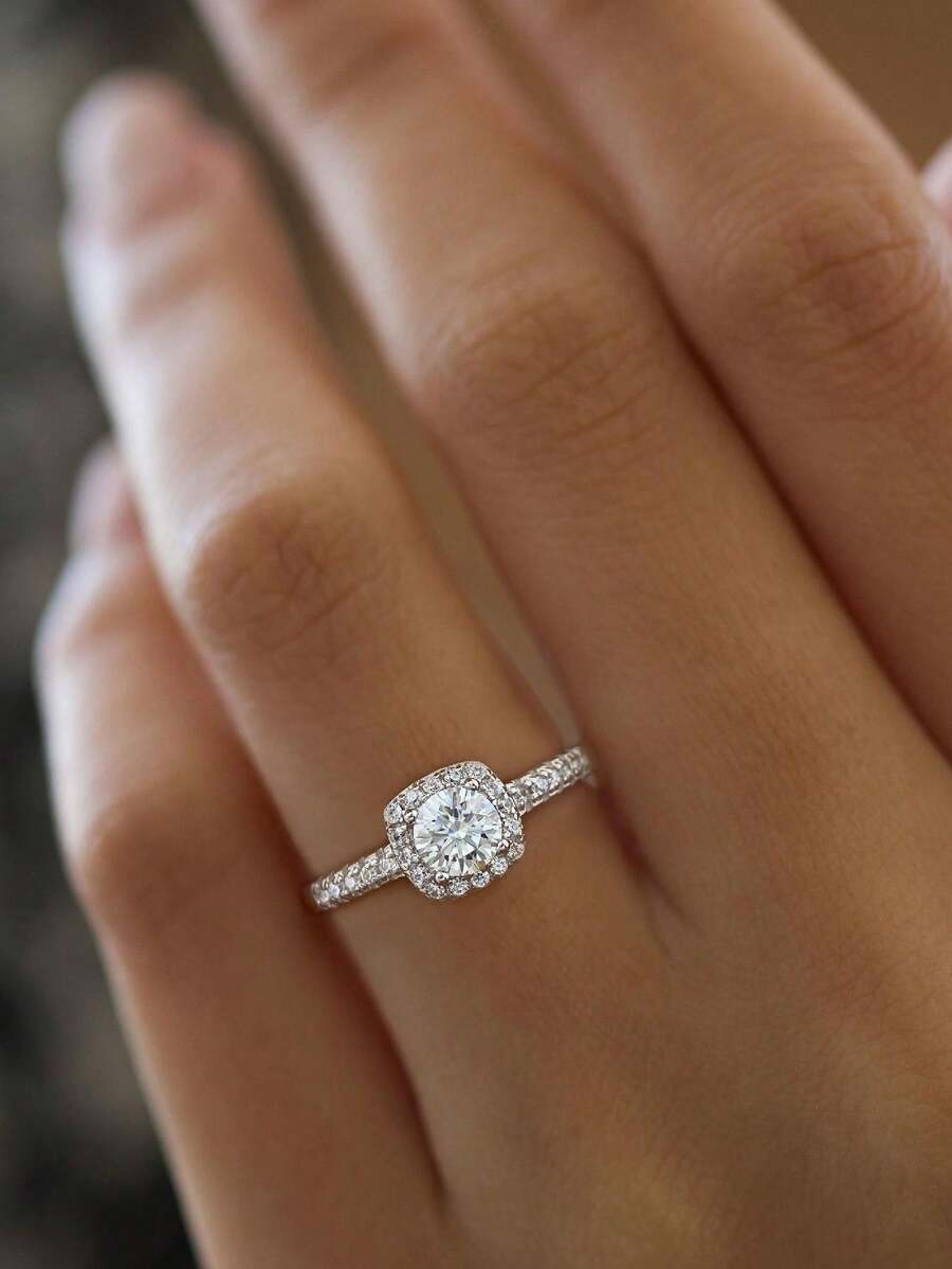 1pc 0.52 Carat 4 Claws Design Round DColor Moissanite Diamond