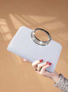 REMANLAND 这款闪耀夺目、优雅迷人的单件式水钻装饰时尚金属手拿包/晚宴包，适合女士出席派对、婚礼、盛会及其他场合。这款晚宴包是派对女孩和女士的完美之选，也是馈赠女性的绝佳礼物。它非常适合派对、婚礼、舞会、盛会等场合，可与节日派对礼服、晚礼服和亮片连衣裙完美搭配。 - 銀色 - 查看 7