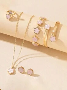 مجموعة مجوهرات 6 قطع من القلادة والأقراط والأساور والخواتم ذات لون أحادي على شكل أوراق البرسيم للنساء. قلادة وأساور وأقراط من سبائك معدنية عصرية. مناسبة تماماً لحفل الزفاف وحفلات المناسبات