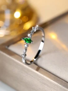 1 Stück modischer und exquisiter Ring mit saphirblauem Zirkonia in Pferdeaugenform, edles Geschenk für Mädchen, geeignet für Engagement, Hochzeit und Party Dekorationen