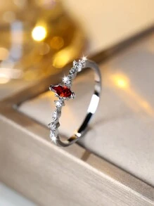 1 Stück modischer und exquisiter Ring mit saphirblauem Zirkonia in Pferdeaugenform, edles Geschenk für Mädchen, geeignet für Engagement, Hochzeit und Party Dekorationen