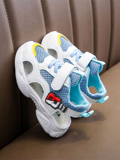 Nouvelles sandales d'été respirantes en maille pour garçons, chaussures de plage pour enfants, chaussures de pré-marche à semelle souple antidérapante pour tout-petits, sandales en maille pour filles