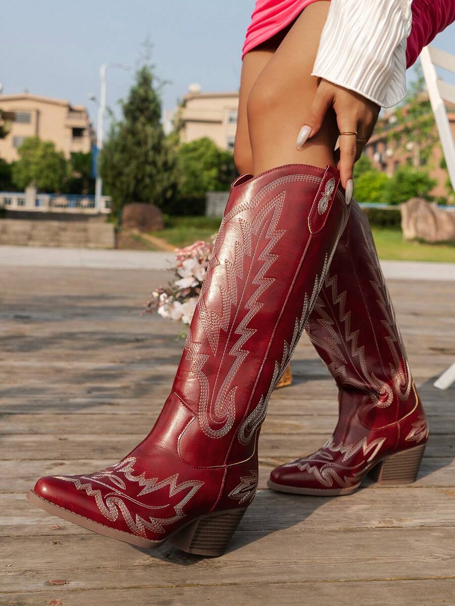 Damen Modische Slip-On Kniehohe Stiefel mit Keilabsatz, Stickerei mit einfarbigen Motiven