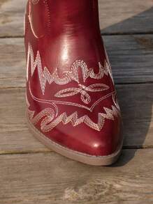 Damen Modische Slip-On Kniehohe Stiefel mit Keilabsatz, Stickerei mit einfarbigen Motiven